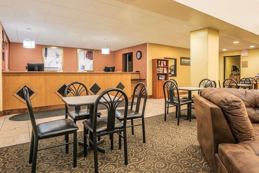 Howard Johnson By Wyndham Billings Bagian luar foto