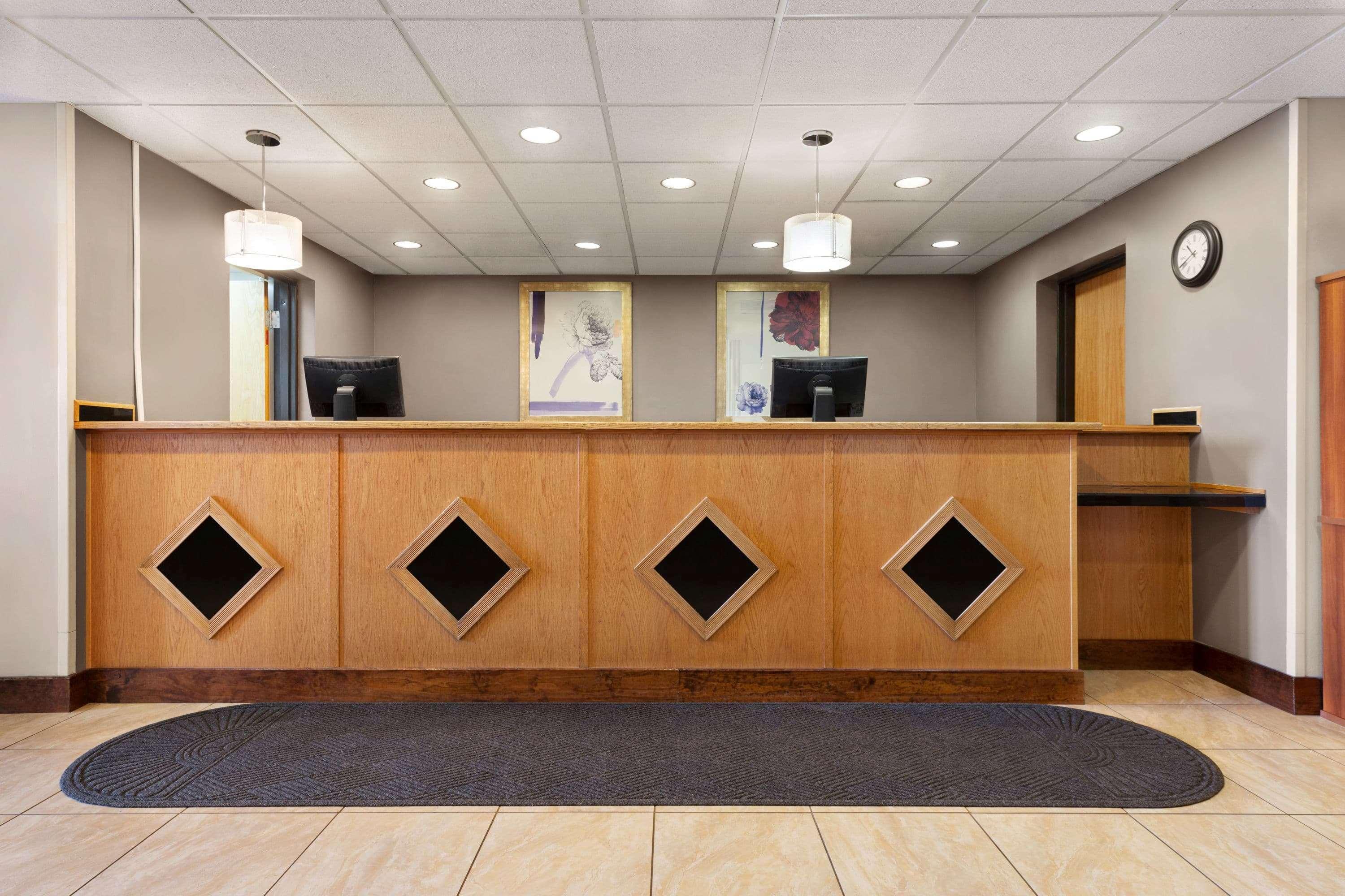 Howard Johnson By Wyndham Billings Bagian luar foto