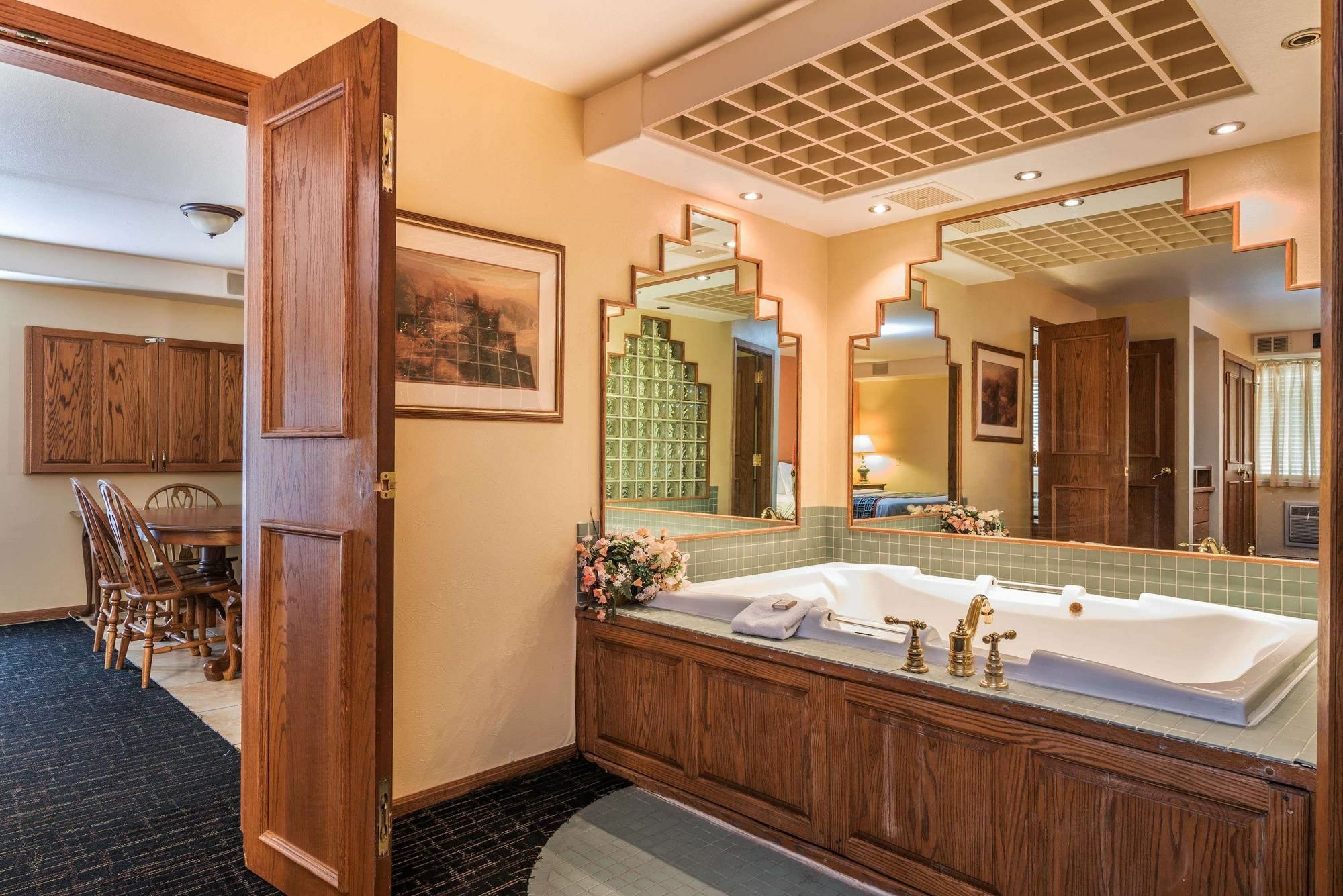 Howard Johnson By Wyndham Billings Bagian luar foto